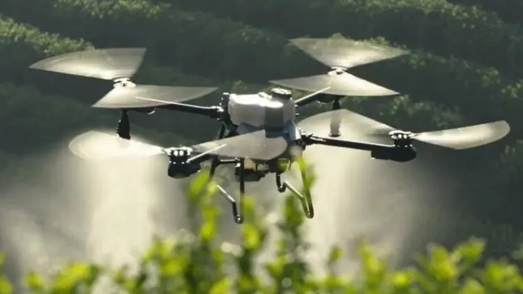 战斗机在飞行 AI 生成的内容可能不正确。