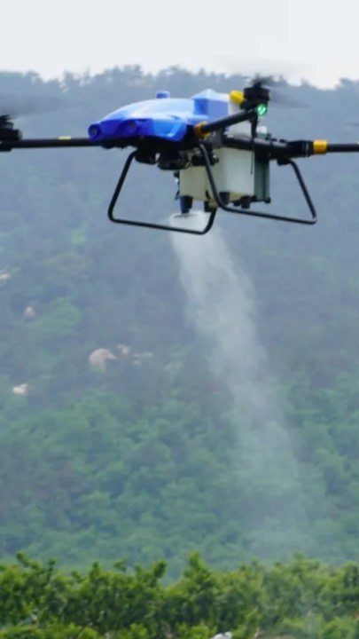 飞机飞在天空中
AI 生成的内容可能不正确。